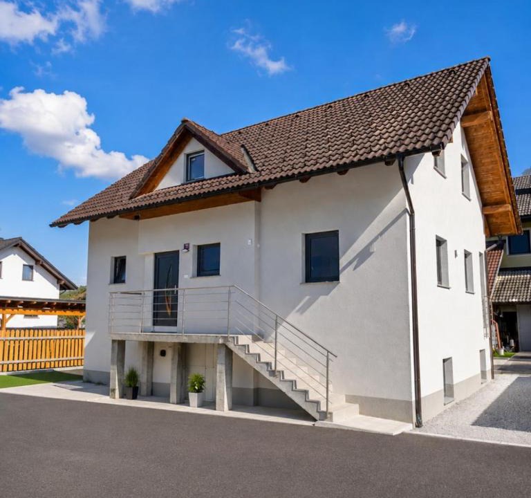 Praprotna Polica Apartment | The River House