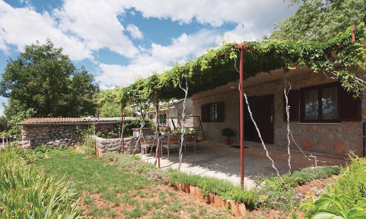 Seline House | This small but nice vacation house is located in Seline, between the sea and the mountains and close