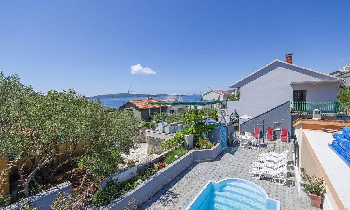 Okrug Donji Apartment | Three bedroom apartment with a swimming pool Okrug Donji, Čiovo (A-25498-c)