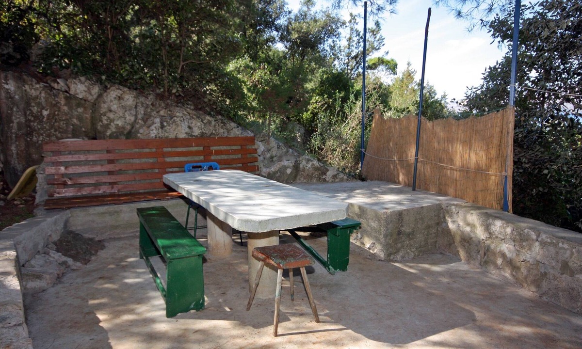 Vrbanj Apartment | Three bedroom apartment near beach Cove Tatinja, Hvar (A-5729-c)