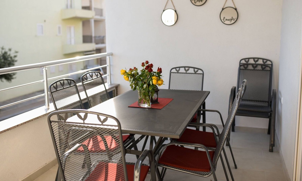 Zelenka Apartment | Three bedroom apartment with terrace and sea view Makarska (A-19795-a)