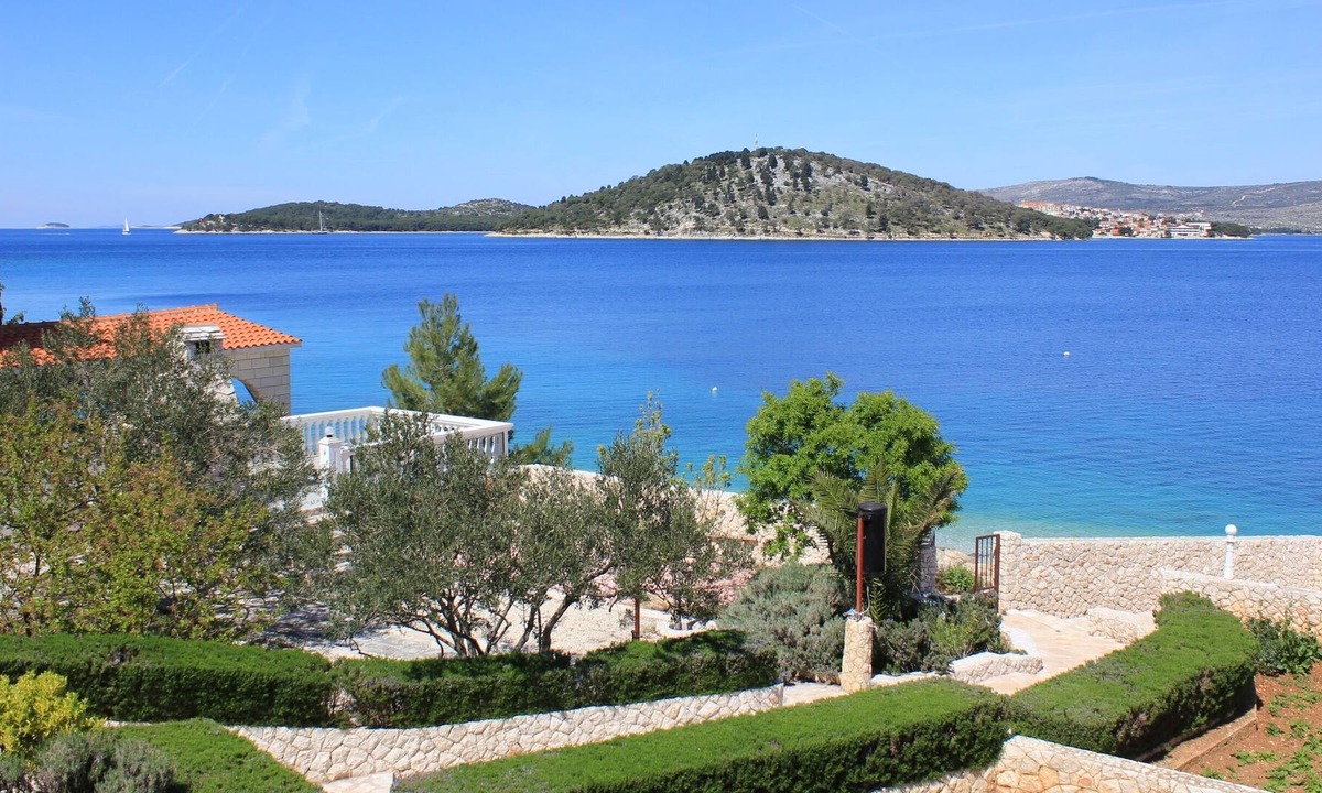 Razanj Apartment | Three bedroom apartment near beach Ražanj, Rogoznica (A-7606-b)