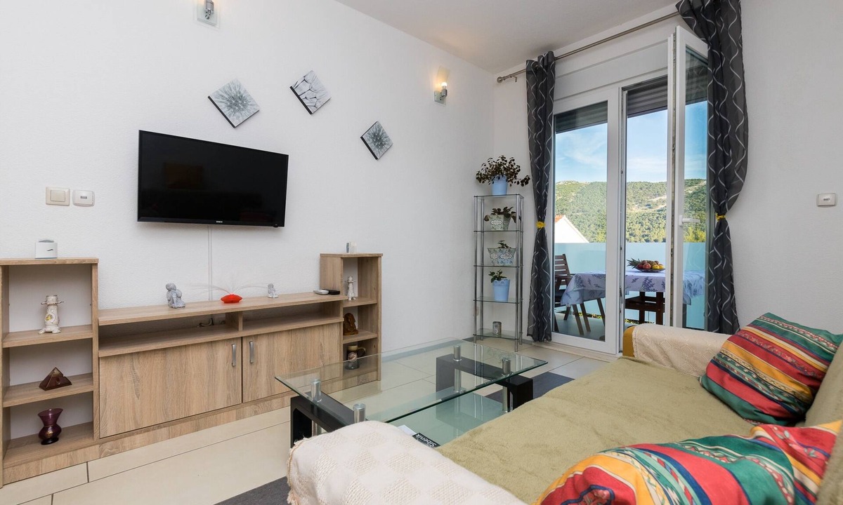 Grebastica Apartment | Three bedroom apartment with terrace Grebaštica, Šibenik (A-17831-c)