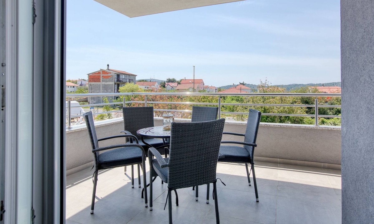 Pirovac Apartment | Three bedroom apartment with terrace Pirovac, Šibenik (A-18998-b)