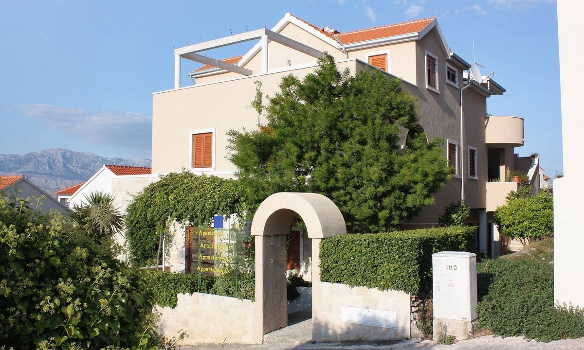 Postira Apartment | Three bedroom apartment with terrace and sea view Postira, Brač (A-5617-i)