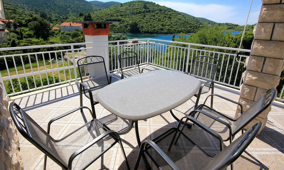 Zrnovo Apartment | Three bedroom apartment near beach Cove Vrbovica, Korčula (A-4452-b)