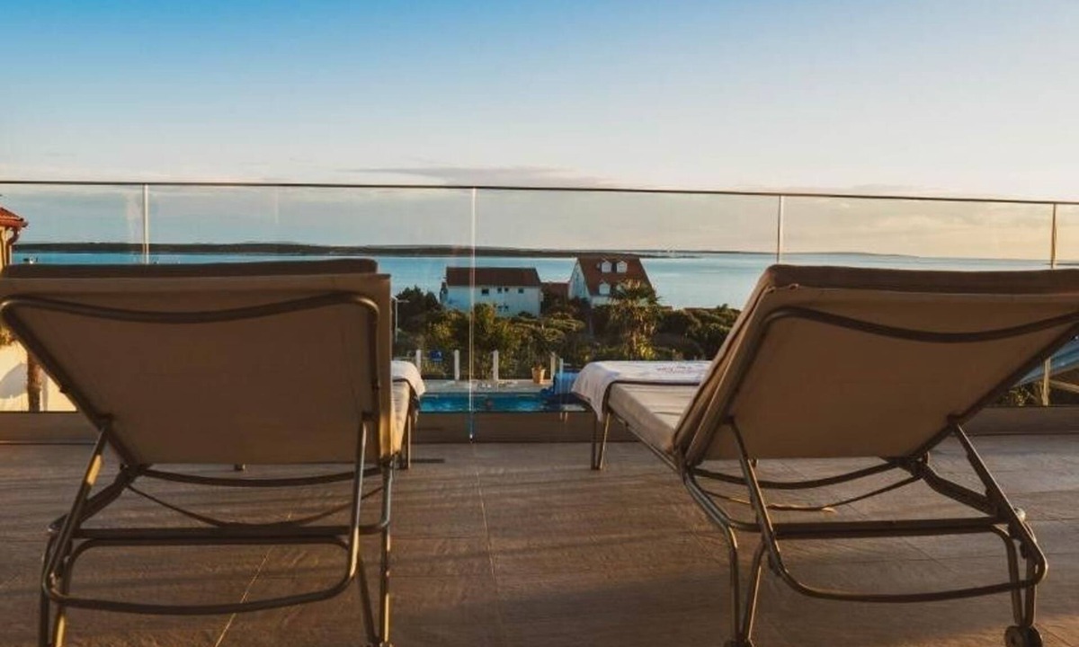 Mandre Apartment | Three bedroom apartment with terrace Mandre, Pag (A-24196-d)