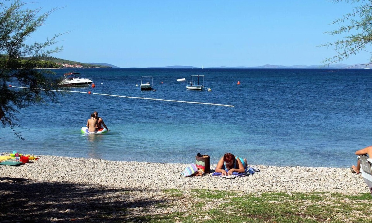 Supetar Apartment | Three bedroom apartment with terrace and sea view Supetar, Brač (A-5667-c)