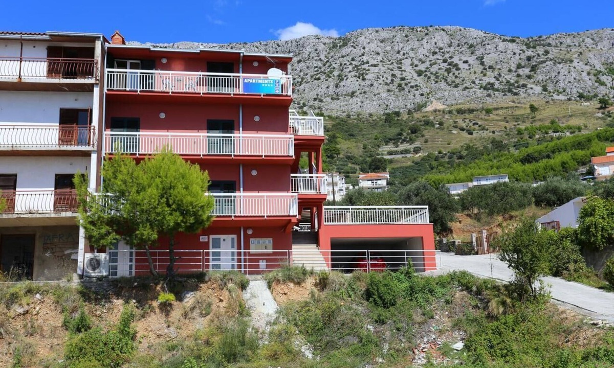 Stanici Apartment | Three bedroom apartment with balcony and sea view Stanići, Omiš (A-10324-c)