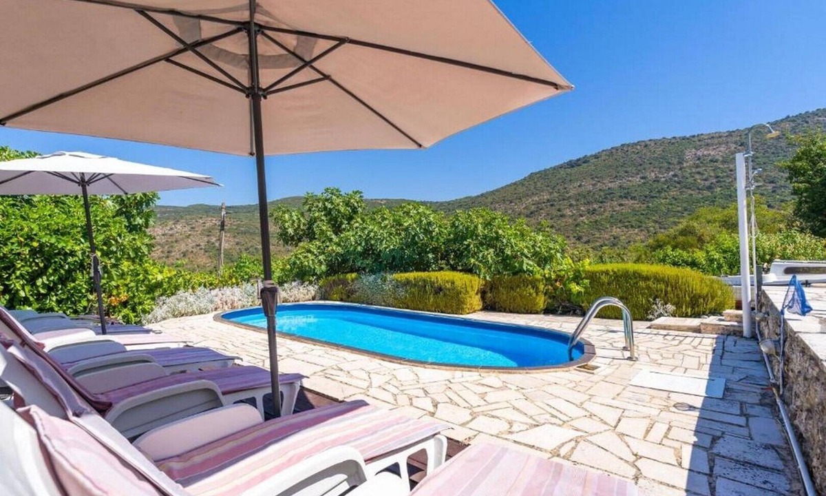 urinici House | Three Bedroom Holiday Home with Pool