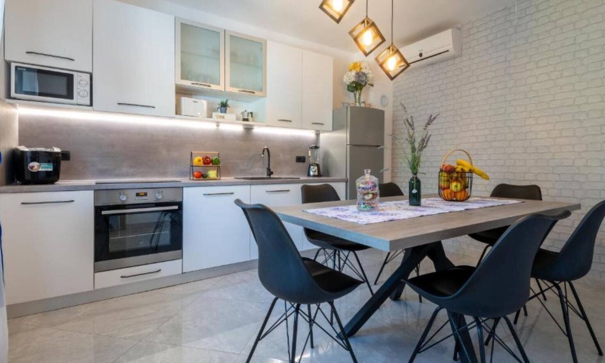 Oslje Villa | Three Bedroom Villa with Swimming Pool and Hot-Tub