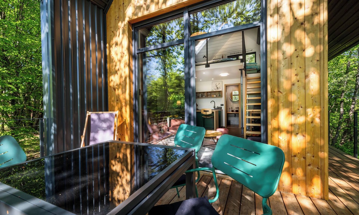 Slunj Apartment | Tree Elements