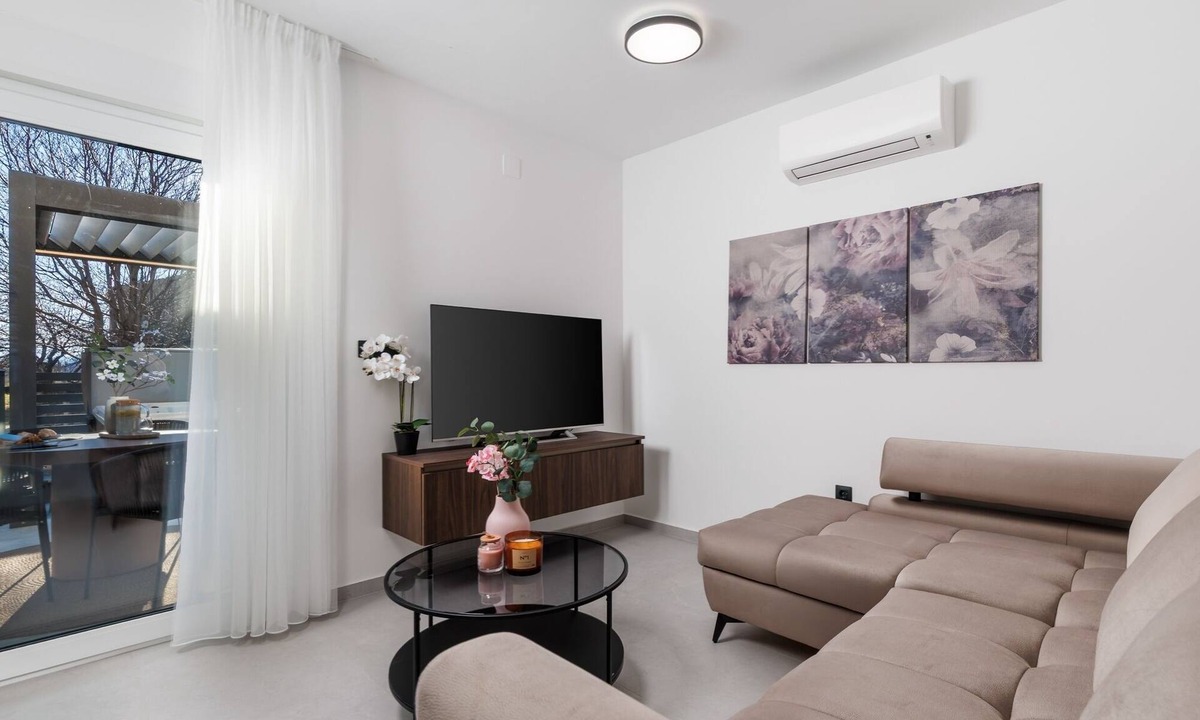 Draga Bascanska Apartment | Two bedroom apartment with hot tub Draga Bašćanska, Krk (A-27157-b)