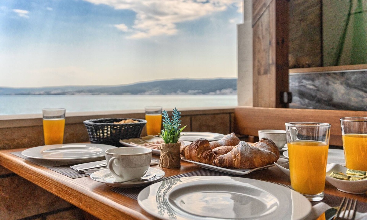 Kastel Stafilic Apartment | Two bedroom apartment near beach Kaštel Štafilić, Kaštela (A-21981-d)