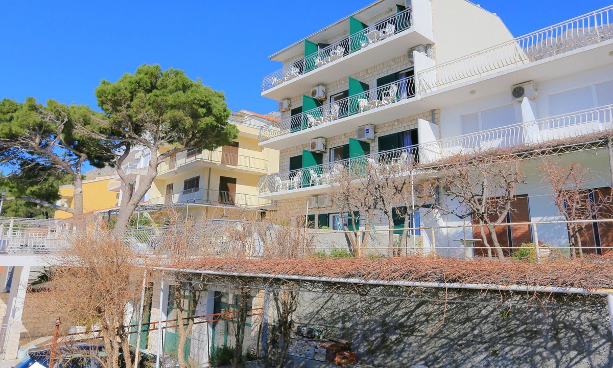 Lokva Rogoznica Apartment | Two bedroom apartment with balcony and sea view Lokva Rogoznica, Omiš (A-18211-b)