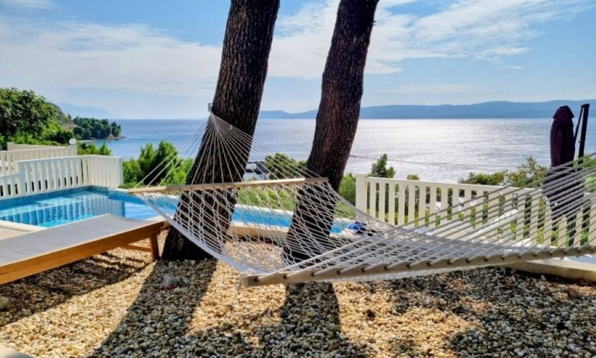 Lokva Rogoznica Apartment | Two bedroom apartment with a swimming pool Lokva Rogoznica, Omiš (A-25508-a)