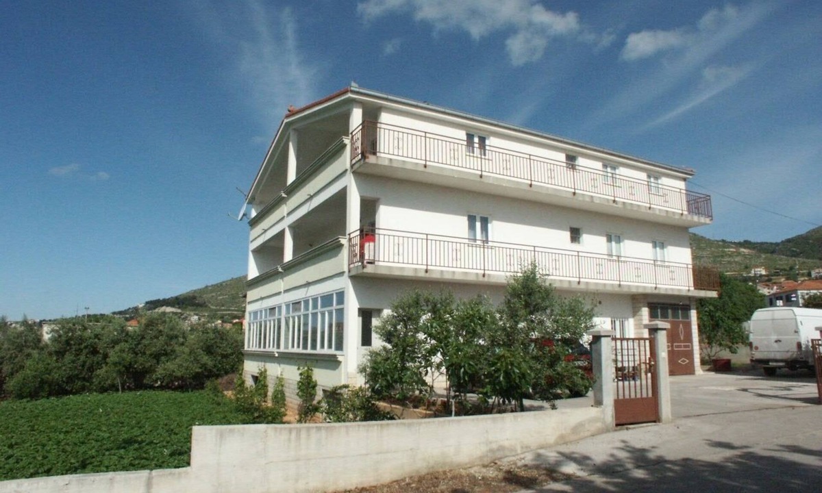 Seget Donji Apartment | Two bedroom apartment with terrace and sea view Seget Donji, Trogir (A-2041-a)