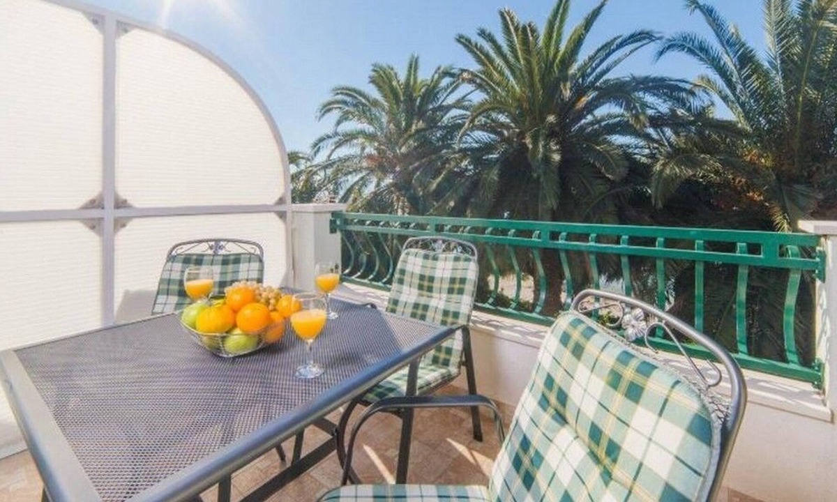 Podstrana Apartment | Two bedroom apartment near beach Podstrana, Split (A-16829-e)