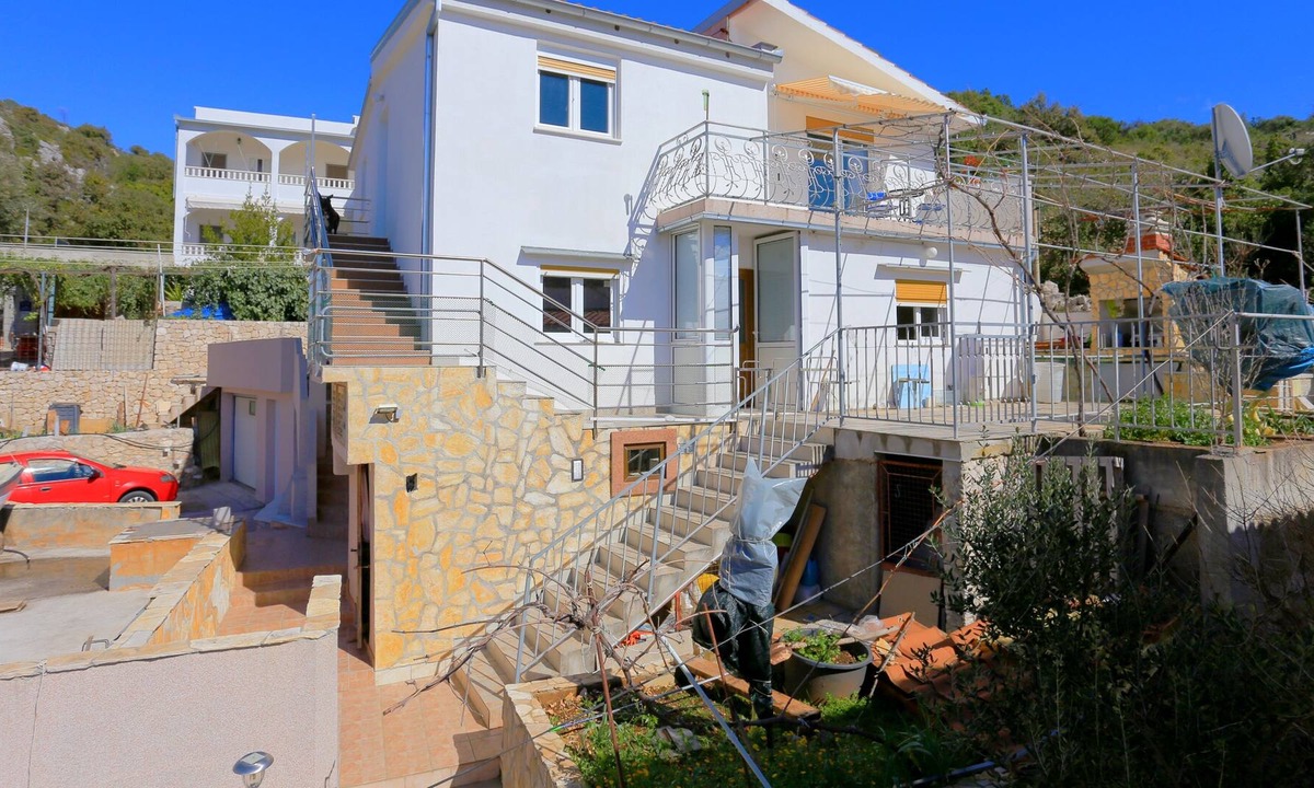 Dvornica Apartment | Two bedroom apartment with terrace and sea view Cove Kalebova Luka, Rogoznica (A-16575-a)
