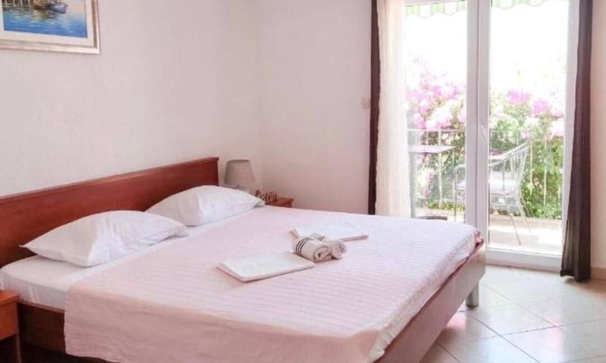 Ratac Apartment | Two bedroom apartment with terrace Makarska (A-27892-a)