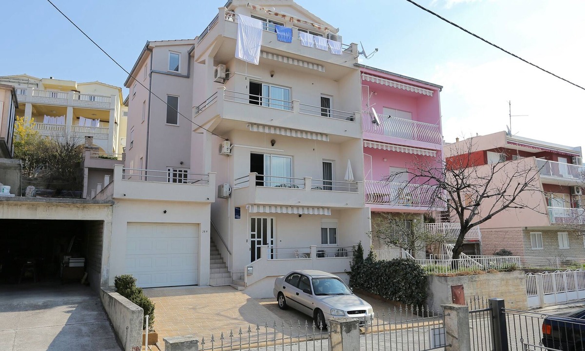 Podstrana Apartment | Two bedroom apartment with balcony and sea view Podstrana, Split (A-10348-b)