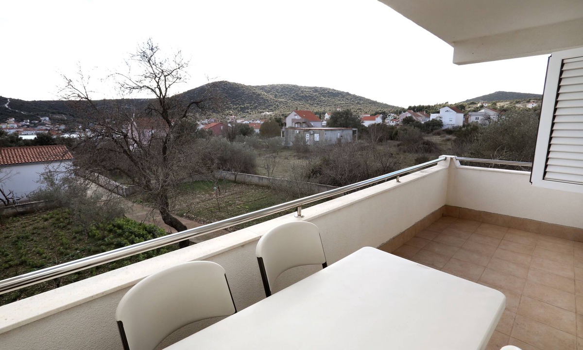 Vinisce Apartment | Two bedroom apartment with terrace and sea view Vinišće, Trogir (A-16439-b)