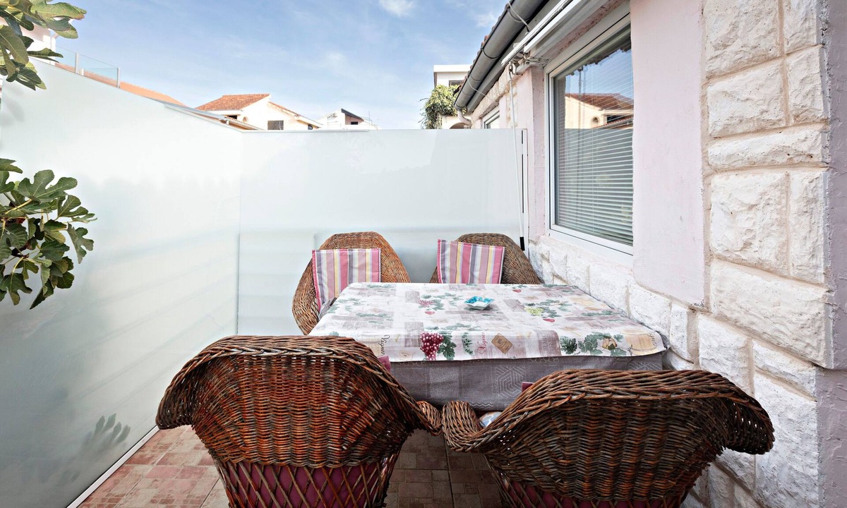 Grebastica Apartment | Two bedroom apartment near beach Grebaštica, Šibenik (A-461-c)