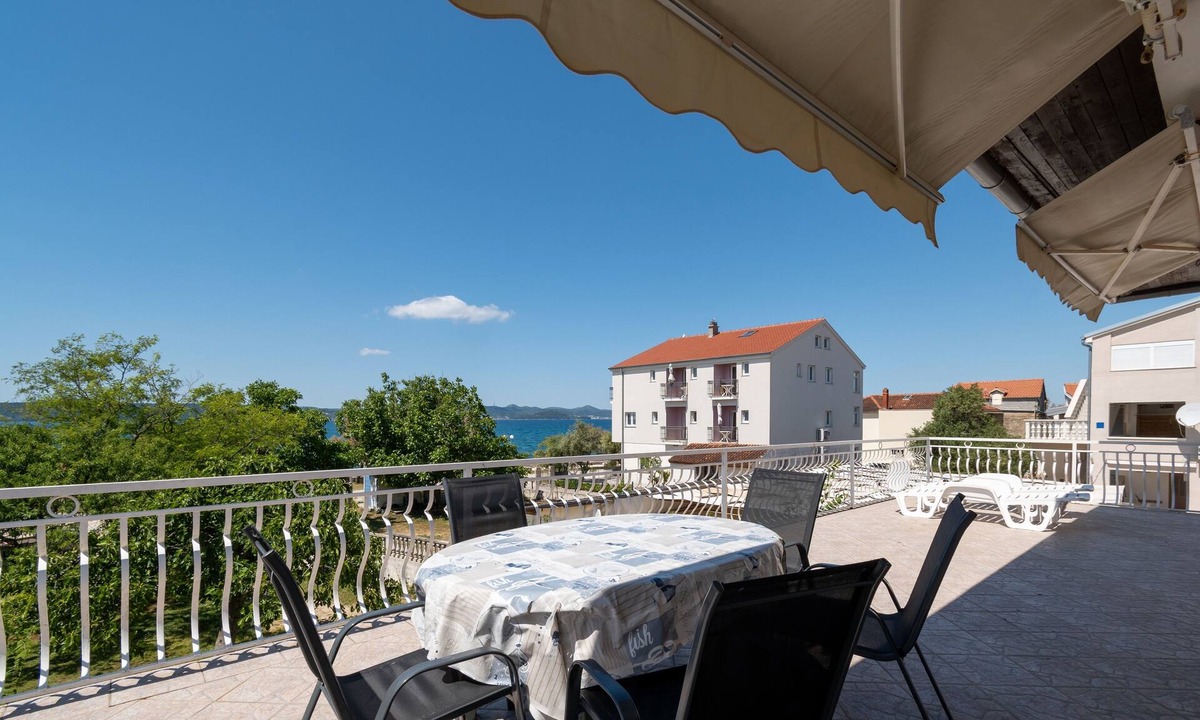 Bibinje Apartment | Two bedroom apartment near beach Bibinje, Zadar (A-5865-a)