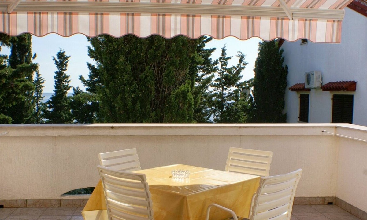 Novalja Apartment | Two bedroom apartment near beach Novalja, Pag (A-4052-a)