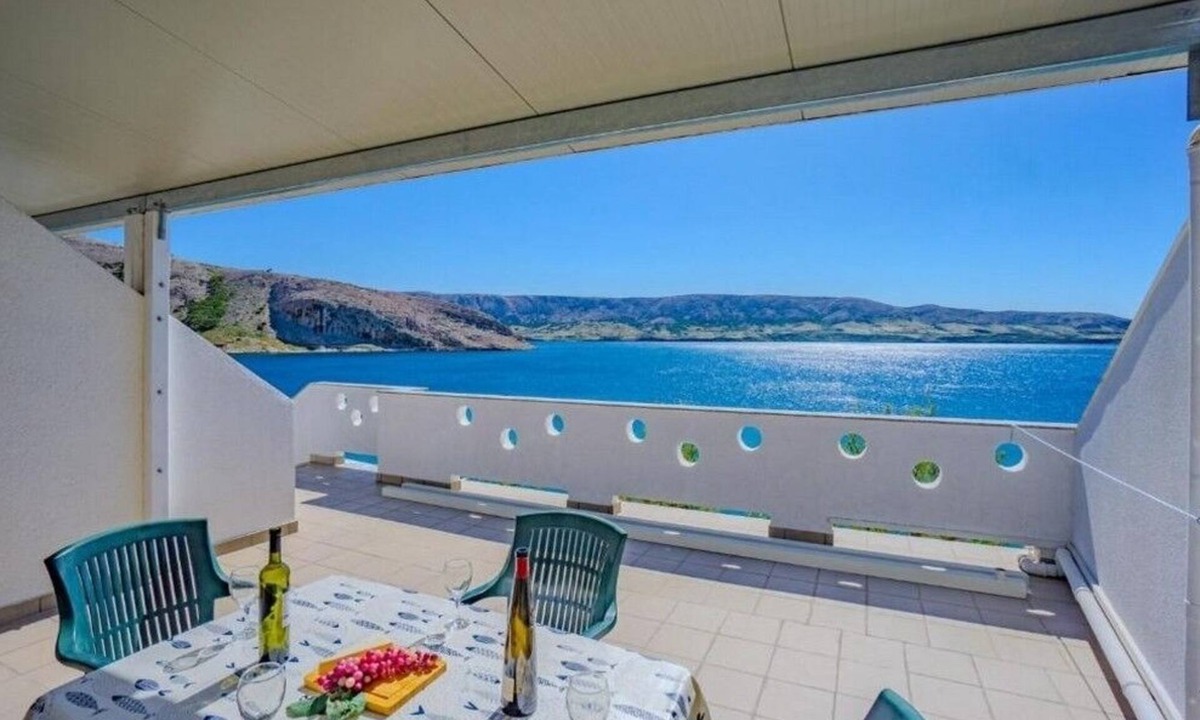 Metajna Apartment | Two bedroom apartment near beach Metajna, Pag (A-6289-a)