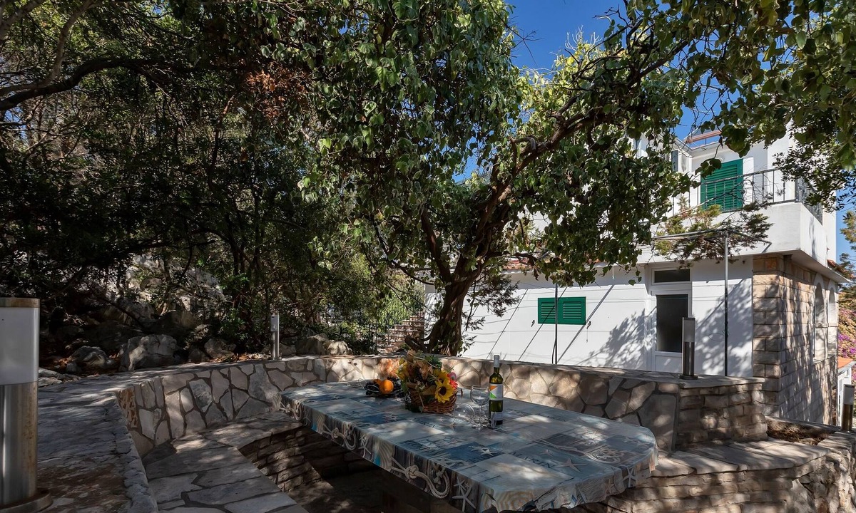 Pokrivenik Apartment | Two bedroom apartment near beach Cove Pokrivenik, Hvar (A-10427-a)