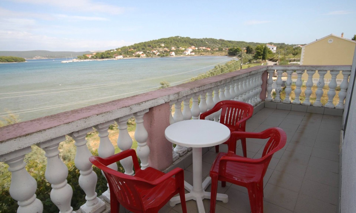Pasman Apartment | Two bedroom apartment near beach Mrljane, Pašman (A-8464-a)