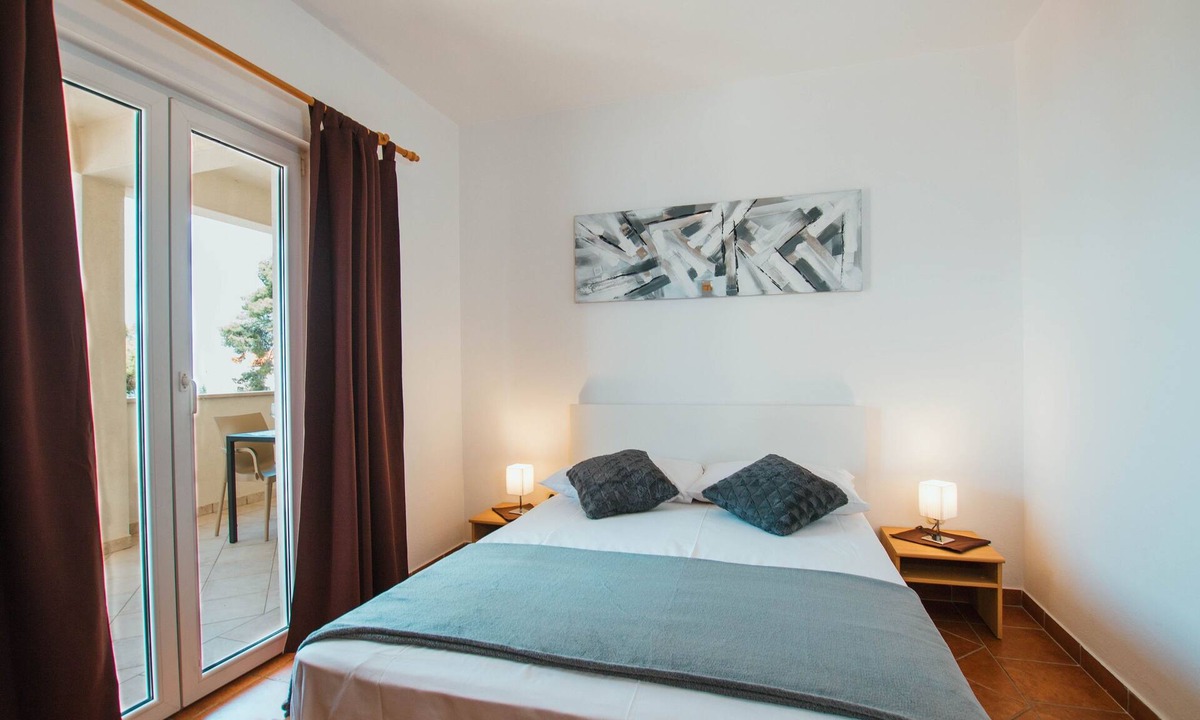 Arbanija Apartment | Two bedroom apartment near beach Mastrinka, Čiovo (A-11711-a)