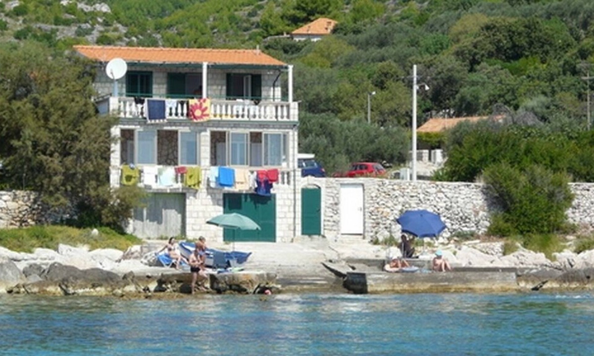Prizba Apartment | Two bedroom apartment near beach Prižba, Korčula (A-14940-a)