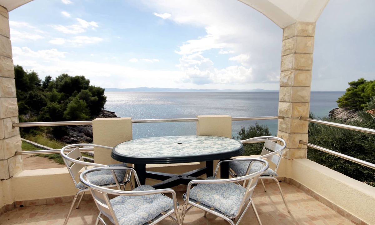 Gdinj Apartment | Two bedroom apartment near beach Cove Jedra, Hvar (A-2583-a)