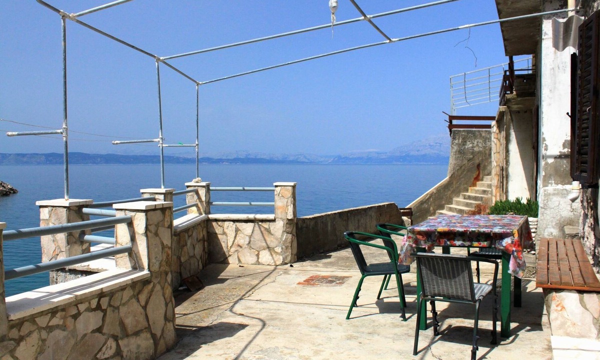 Gdinj Apartment | Two bedroom apartment near beach Cove Pobij, Hvar (A-8702-c)