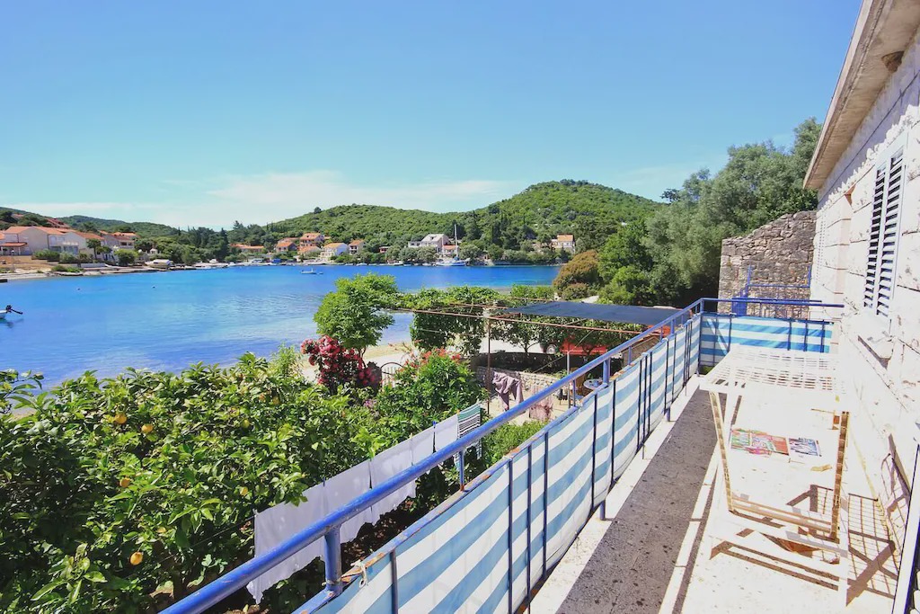 Zrnovo Apartment | Two bedroom apartment near beach Žrnovska Banja, Korčula (A-10066-a)