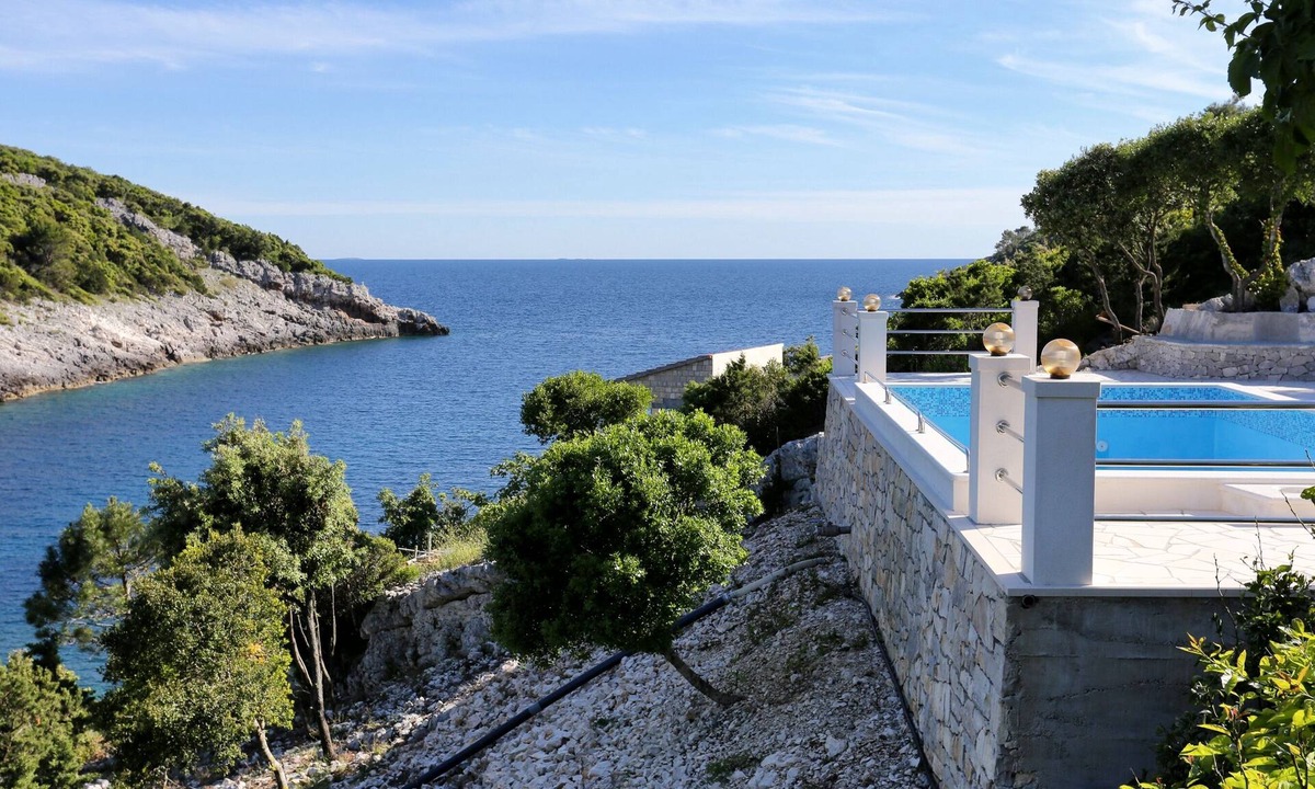Rasohatica Apartment | Two bedroom apartment with a swimming pool by the beach Cove Rasohatica, Korčula (A-9699-a)