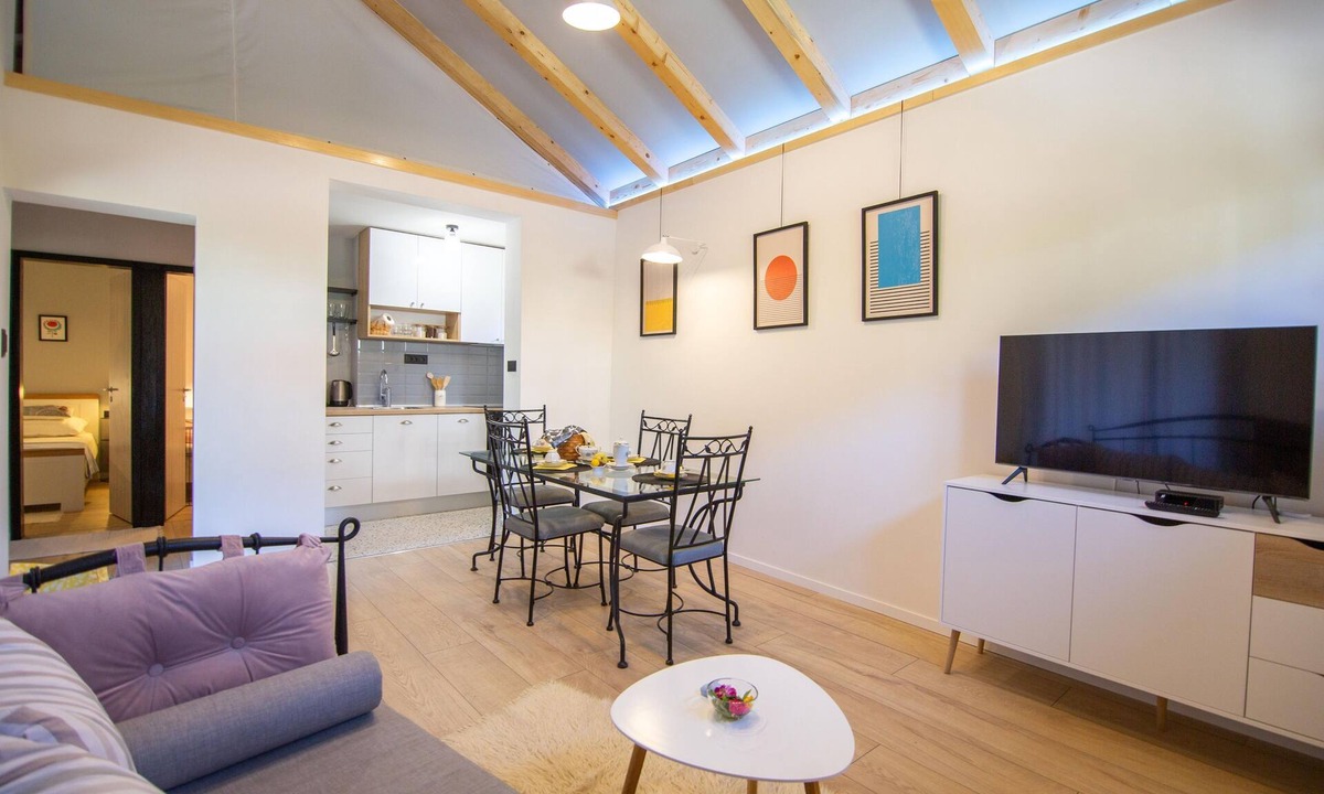 Komiza Apartment | Two bedroom apartment with terrace Komiža, Vis (A-23956-a)