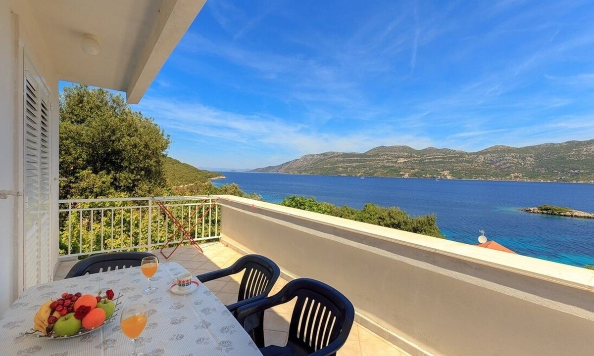 Zrnovo Apartment | Two bedroom apartment with terrace and sea view Tri Žala, Korčula (A-4346-b)
