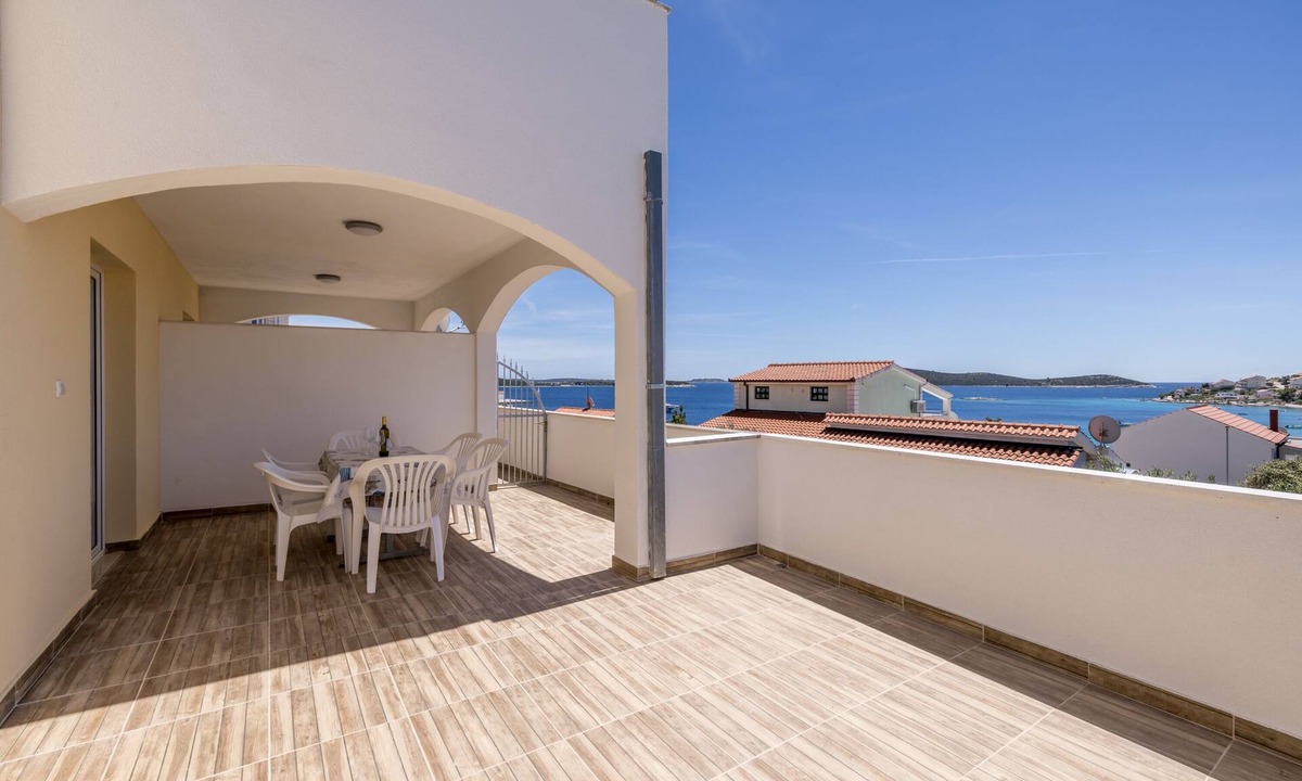 Sevid Apartment | Two bedroom apartment with a swimming pool Sevid, Trogir (A-21163-a)