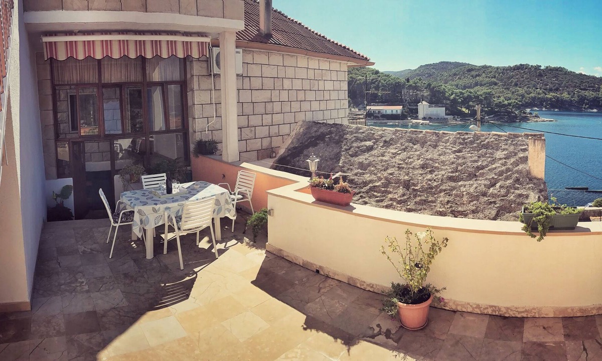 Povlja Apartment | Two bedroom apartment with terrace and sea view Povlja, Brač (A-14399-f)