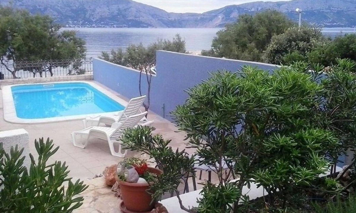 Povlja Apartment | Two bedroom apartment with a swimming pool by the beach Povlja (Brač) (A-24248-b)