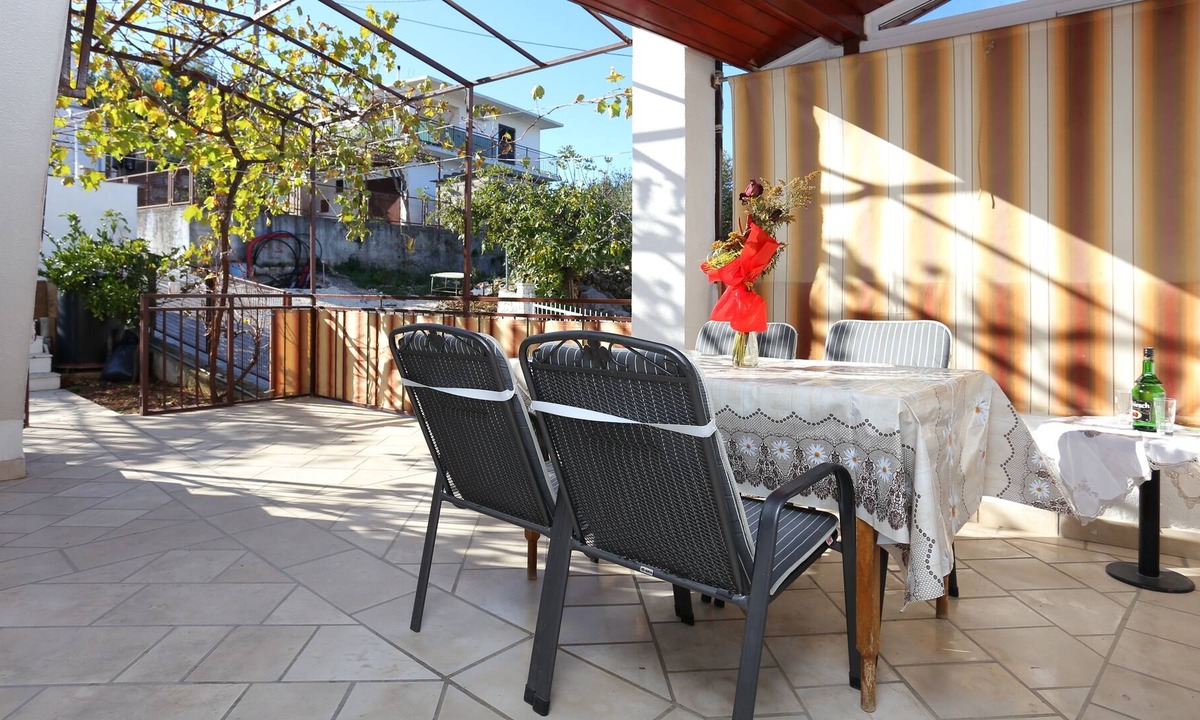 Slatine Apartment | Two bedroom apartment with terrace and sea view Slatine, Čiovo (A-2030-a)