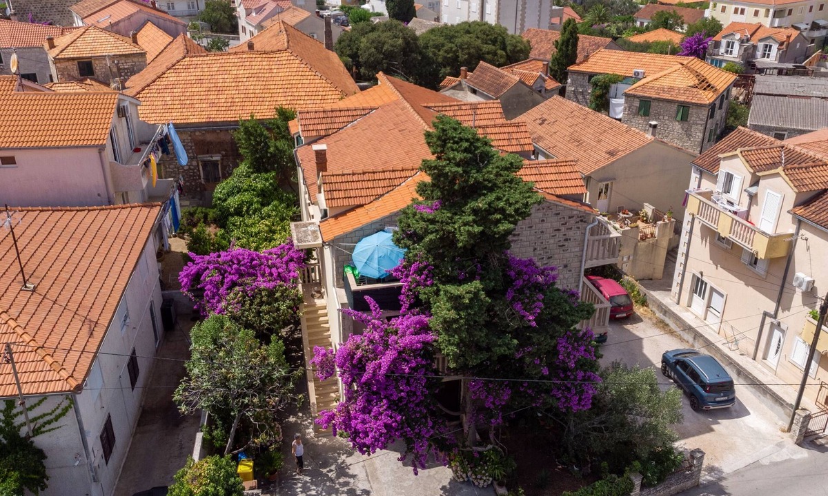 Supetar Apartment | Two bedroom apartment with terrace Supetar, Brač (A-11278-a)