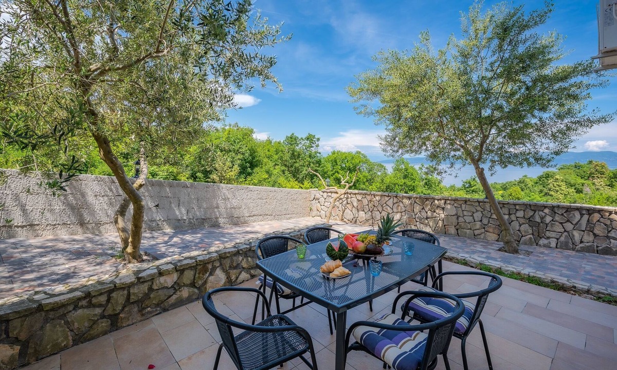 Drenje Apartment | Two bedroom apartment with a swimming pool Drenje, Labin (A-22999-b)
