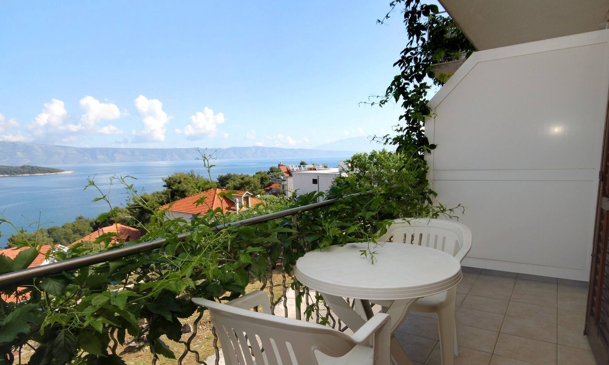 Island Hvar Apartment | Two bedroom apartment with terrace and sea view Jelsa, Hvar (A-8765-e)