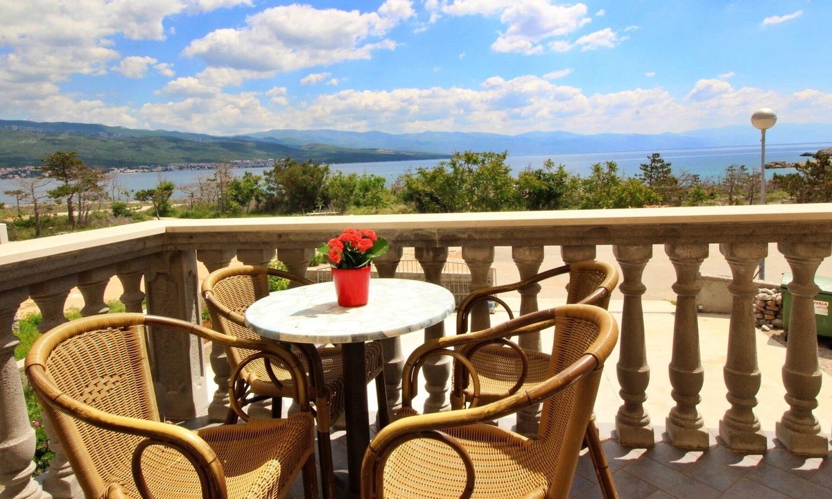 Silo Apartment | Two-bedroom Apartment with Balcony and Sea View