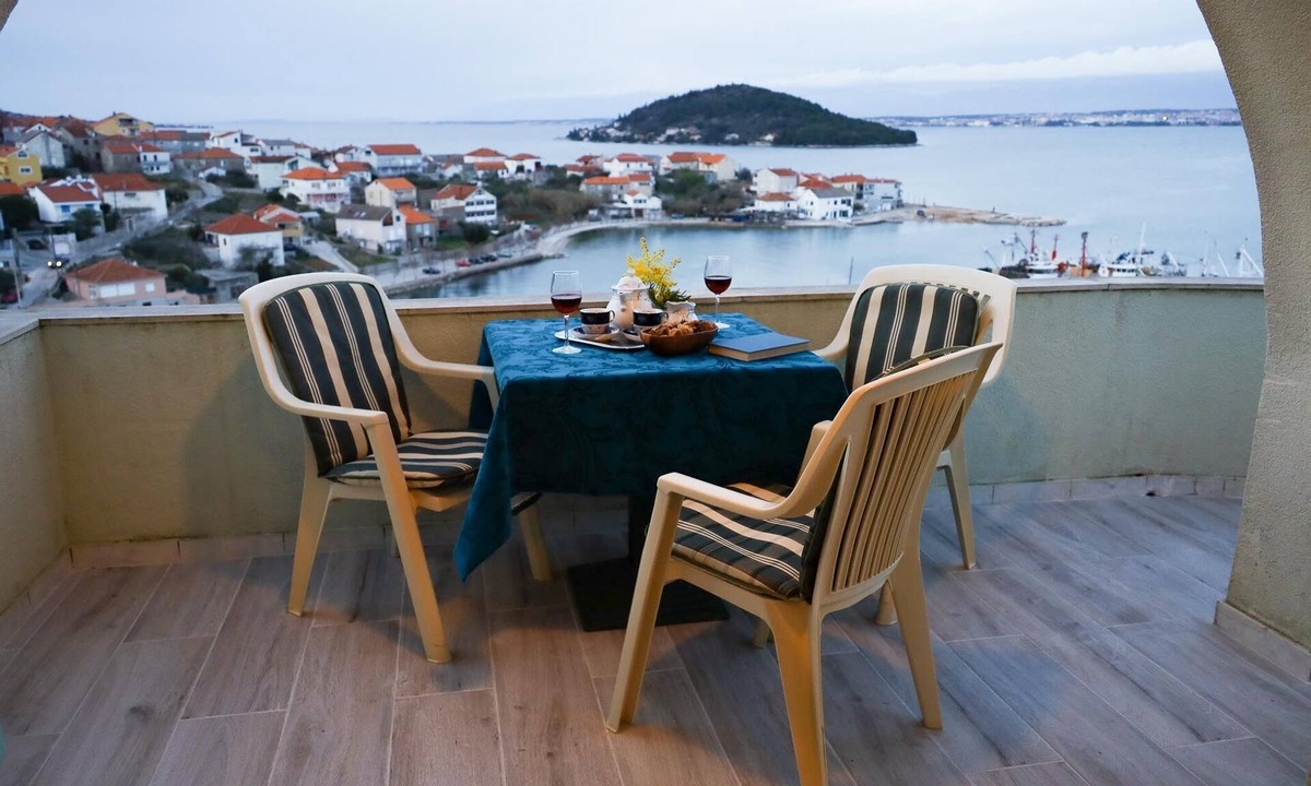 Kali Apartment | Two bedroom apartment with terrace and sea view Kali, Ugljan (A-14116-a)