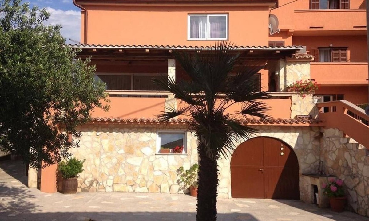 Supetarska Draga Apartment | Two bedroom apartment with air-conditioning Supetarska Draga - Donja, Rab (A-16721-a)